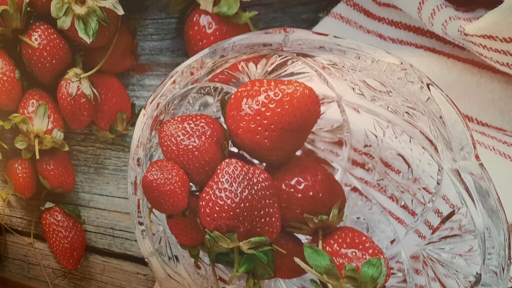 Gros plan sur les fraises de la tapisserie