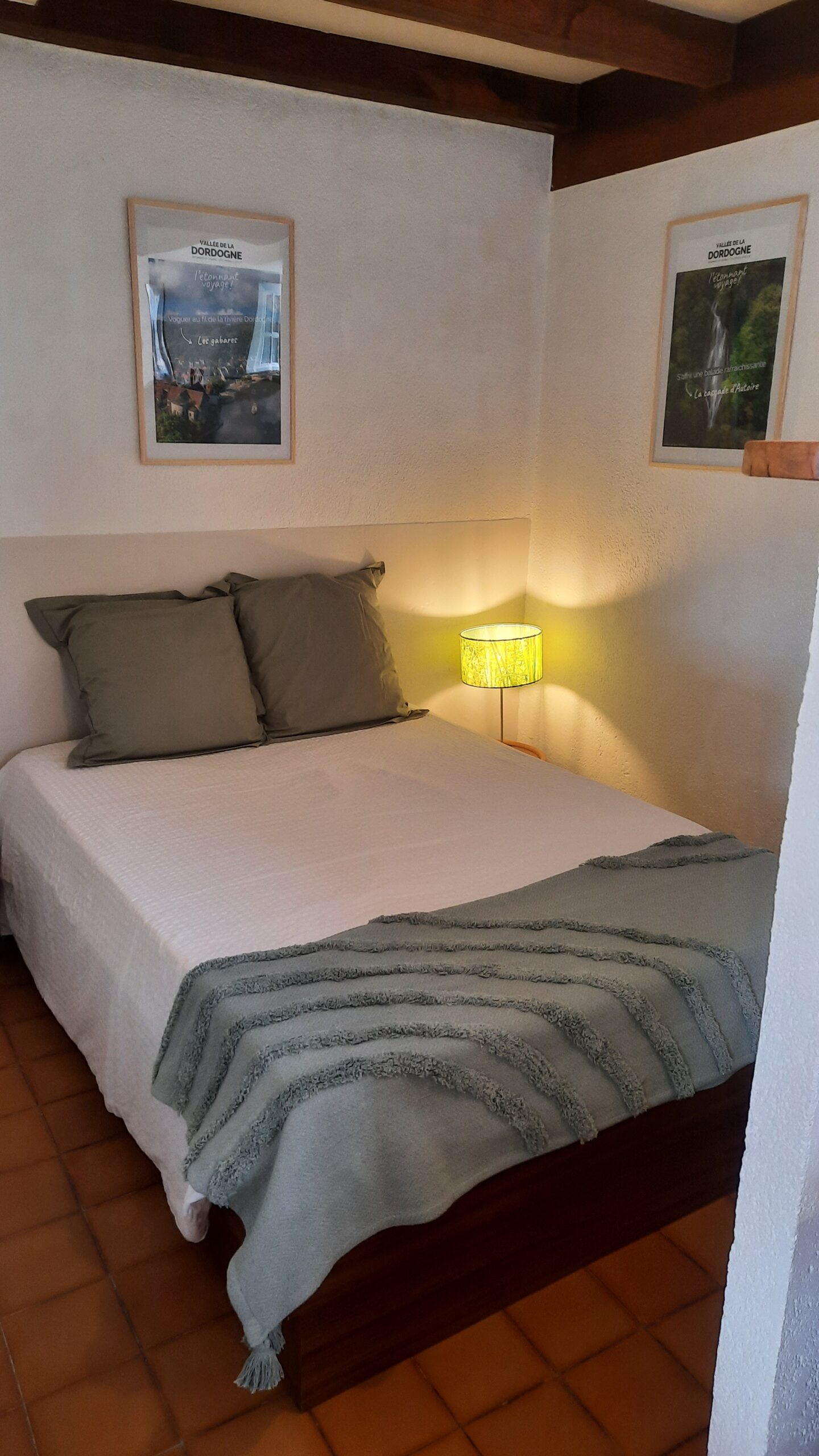L'Ostalou - coin chambre avec lit double