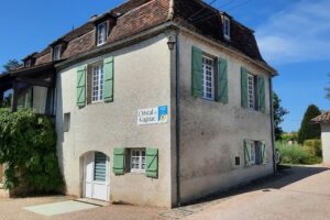 Vue extérieure de L'Ostalou, au rez de chaussée de notre maison